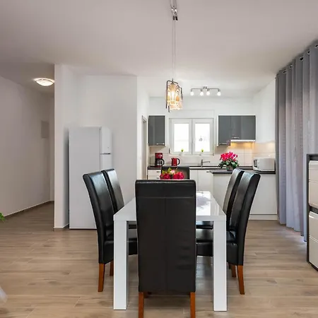 Semesterbostad Amazing In With Kitchen